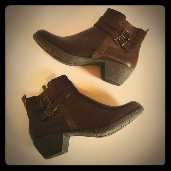 Alphinewood Shoes - ❤Brown booties size 11